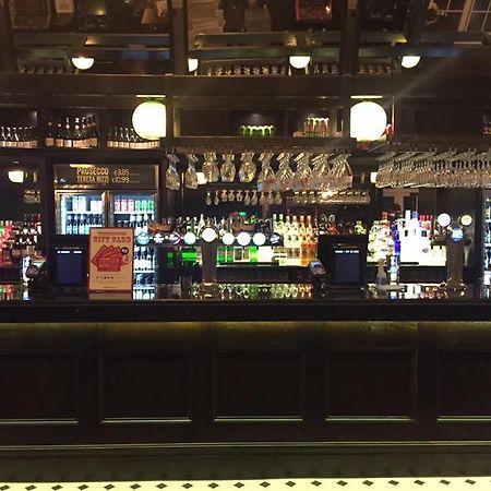 The George Hotel Wetherspoon Brecon Bagian luar foto