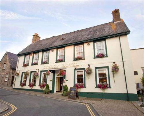 The George Hotel Wetherspoon Brecon Bagian luar foto