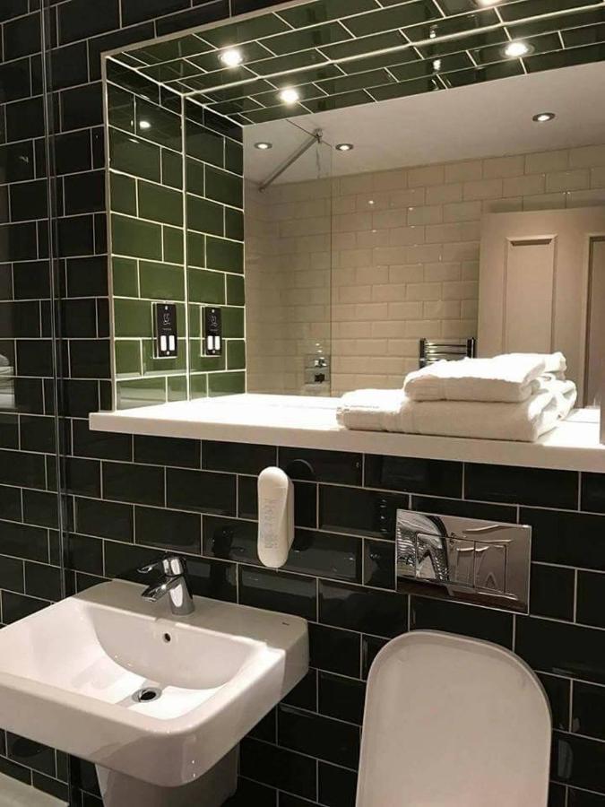 The George Hotel Wetherspoon Brecon Bagian luar foto