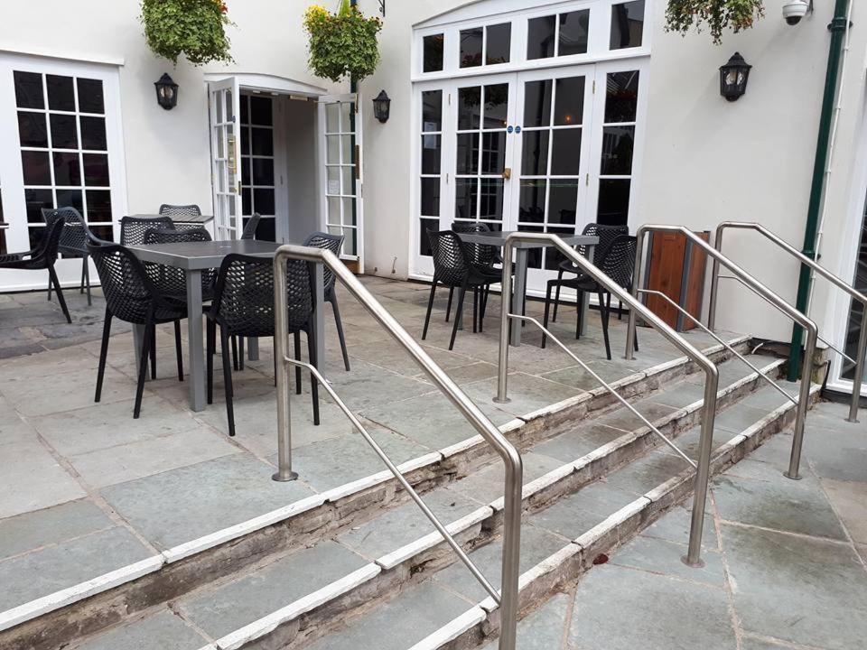 The George Hotel Wetherspoon Brecon Bagian luar foto