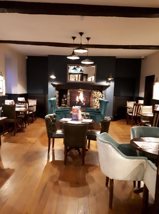 The George Hotel Wetherspoon Brecon Bagian luar foto