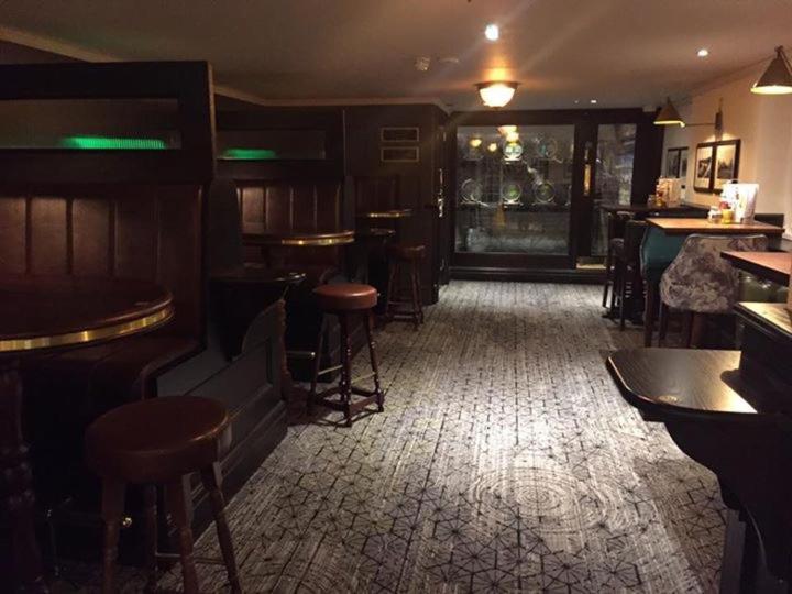 The George Hotel Wetherspoon Brecon Bagian luar foto